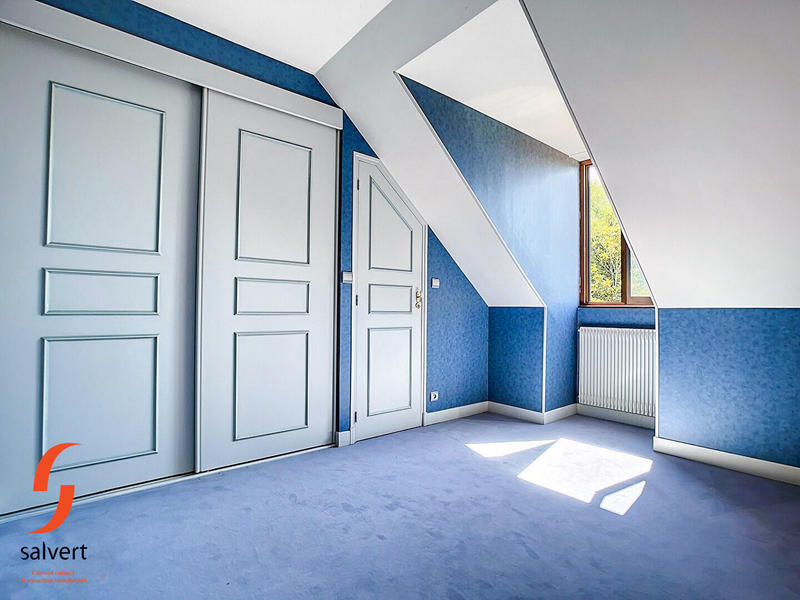 Maison - 235 m² - 7 pièces