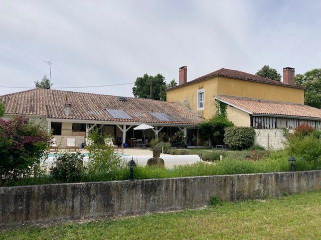 Maison - 203 m² - 10 pièces