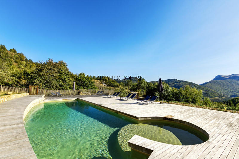 Maison - 600 m² - 25 pièces