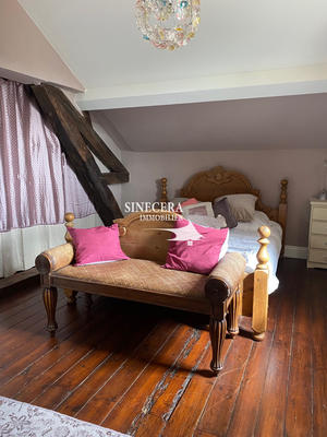 Maison - 220 m² - 7 pièces