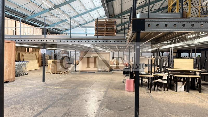 Entrepôt - 2 500 m²