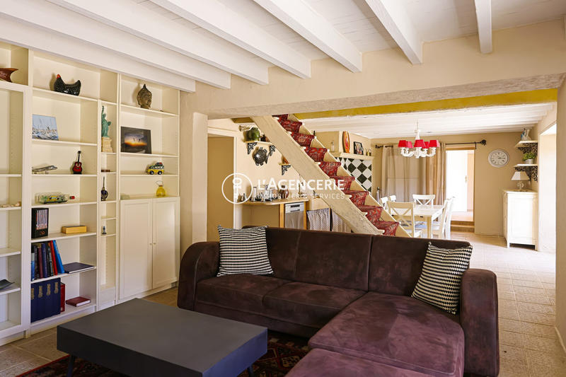 Maison - 360 m² - 12 pièces