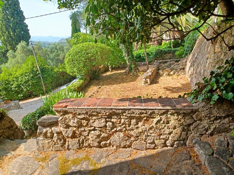 Maison - 300 m² - 12 pièces