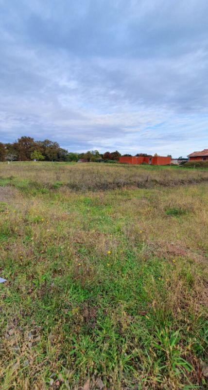 Terrain constructible - 800 m²