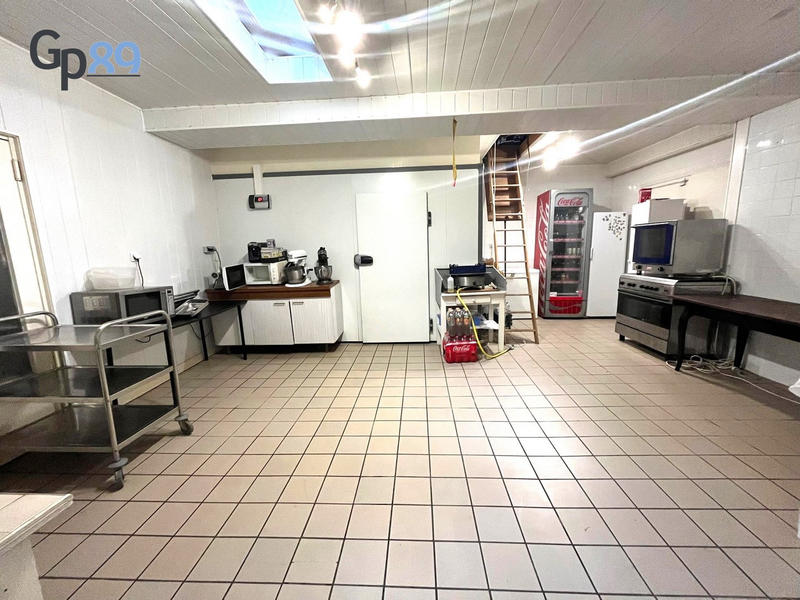 Fonds de commerce - Magasins - 375 m²