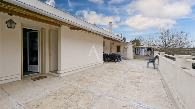 Maison - 255 m² - 8 pièces