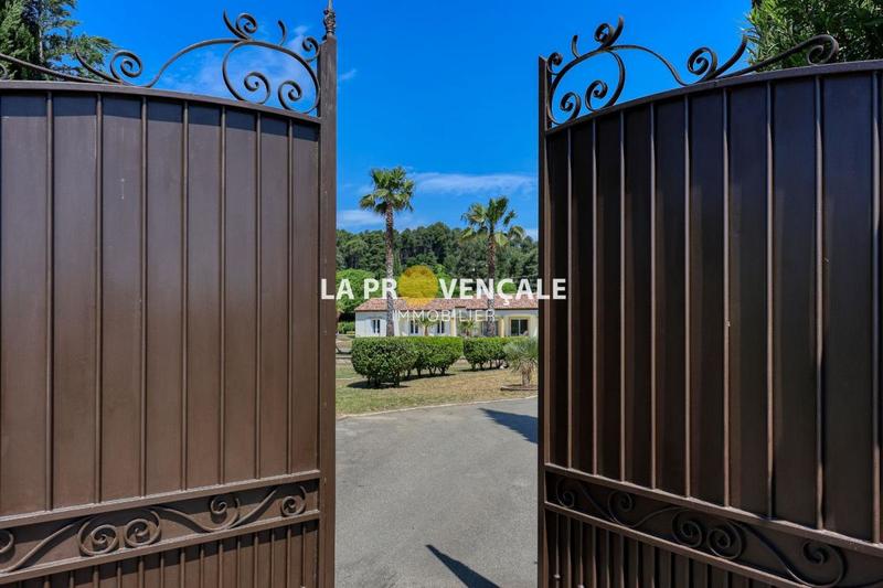 Villa - 250 m² - 6 pièces