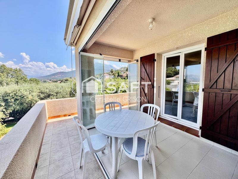 Maison - 210 m² - 6 pièces