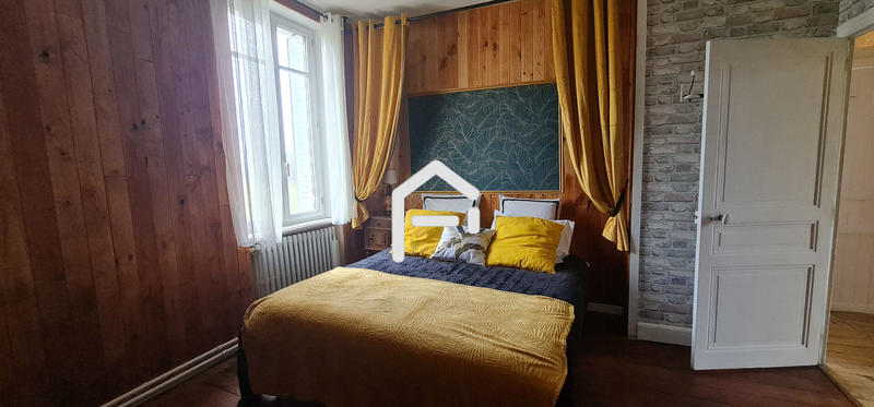 Maison - 280 m² - 10 pièces