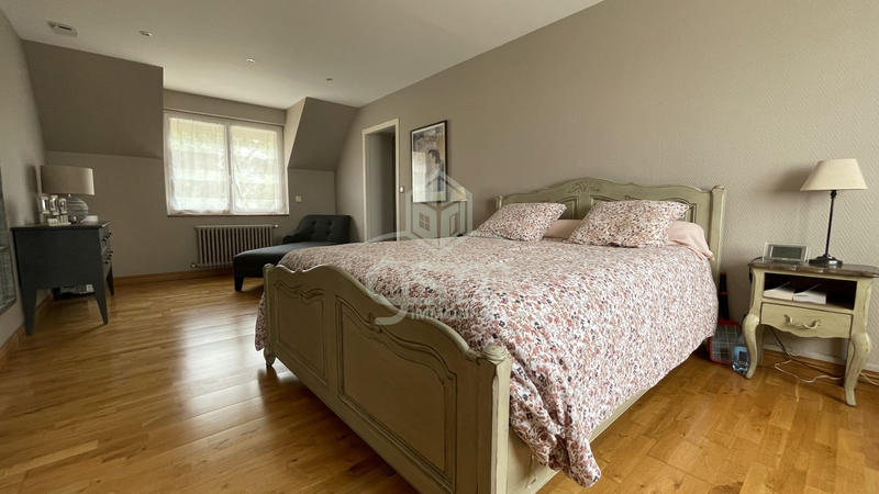 Maison - 383 m² - 13 pièces