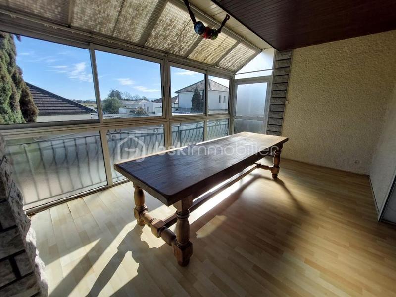 Maison traditionnelle - 300 m² - 10 pièces