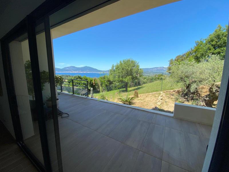 Maison contemporaine - 289 m² - 7 pièces