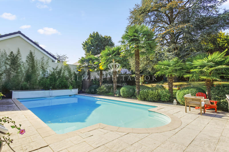 Propriété - 230 m² - 9 pièces