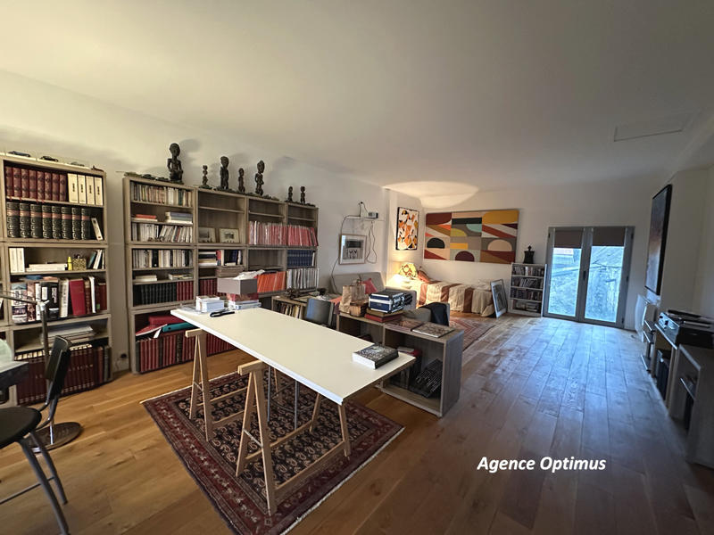 Propriété - 232 m² - 7 pièces