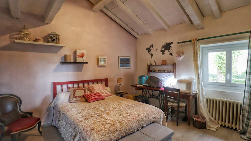 Maison - 230 m² - 8 pièces