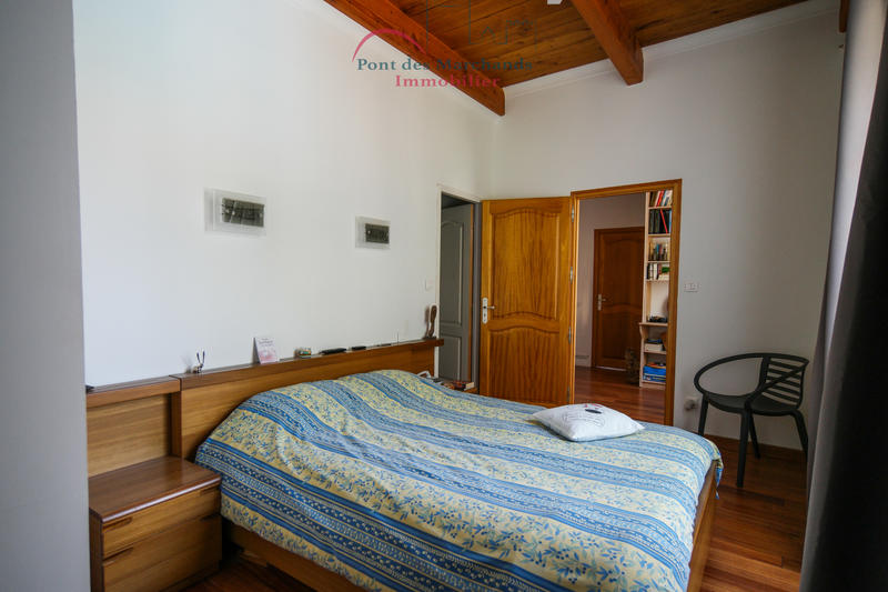 Maison - 230 m² - 6 pièces