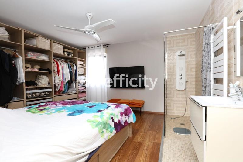 Maison - 220 m² - 7 pièces