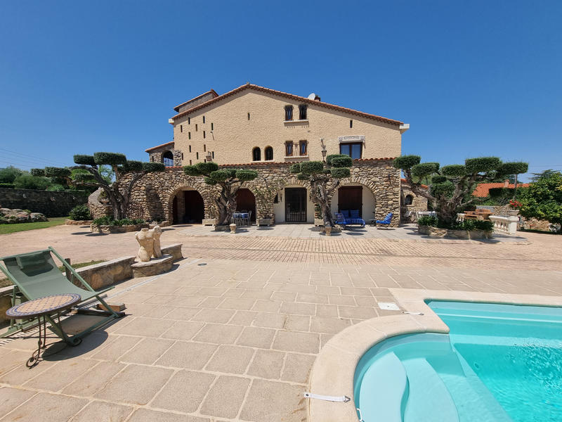 Propriété - 270 m² - 8 pièces