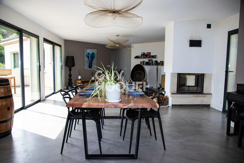 Maison - 231 m² - 9 pièces