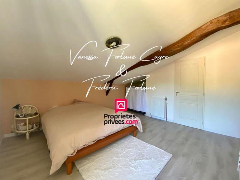 Maison - 325 m² - 10 pièces