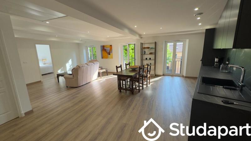 Appartement - 80 m² - 2 pièces