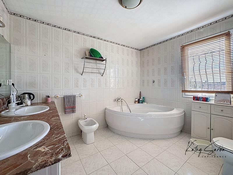 Maison - 136 m² - 7 pièces