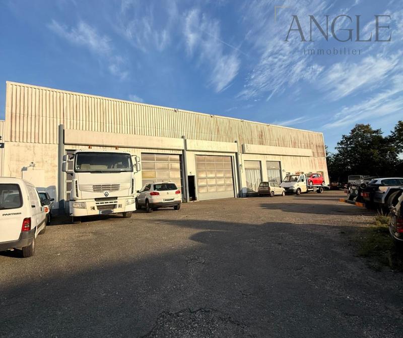 Parking / Garage - 980 m²