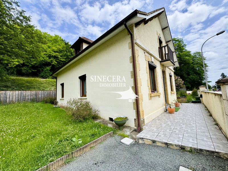 Maison - 243 m² - 10 pièces