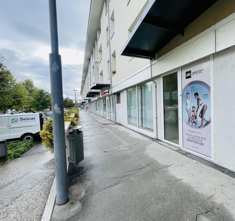 Local commercial - 122 m² - 7 pièces