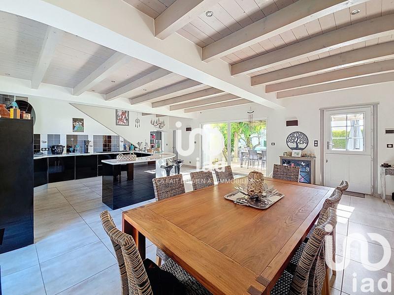 Maison - 203 m² - 9 pièces