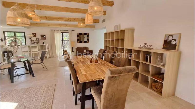 Villa - 300 m² - 7 pièces