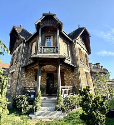 Maison traditionnelle - 150 m² - 6 pièces