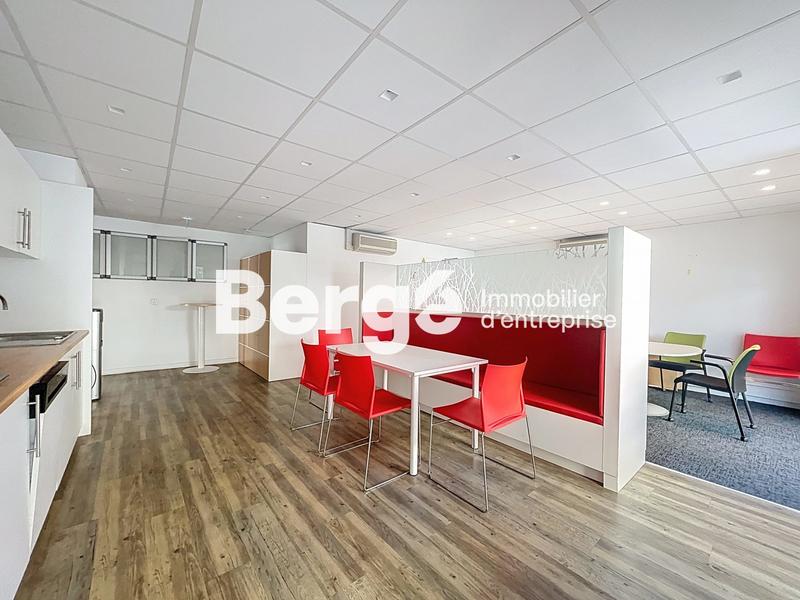 Bureau - 135 m² - 8 pièces