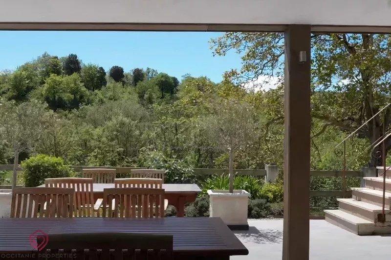 Propriété - 700 m² - 23 pièces