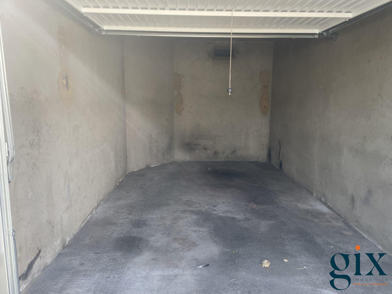 Parking / Garage - 14 m²