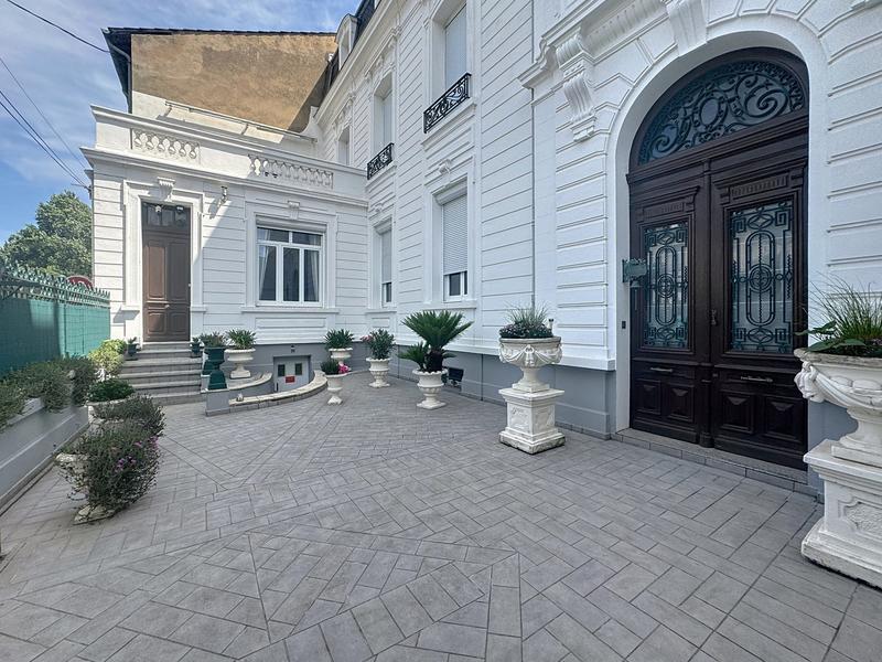 Maison - 503 m² - 11 pièces