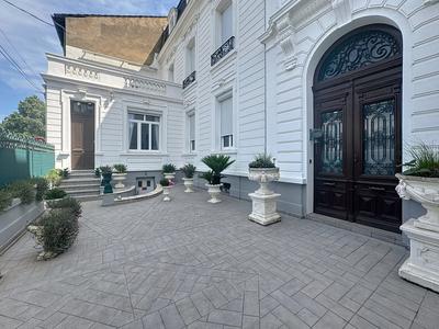 Maison - 503 m² - 11 pièces