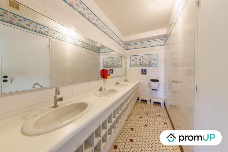 Local d'activités - 540 m² - 26 pièces