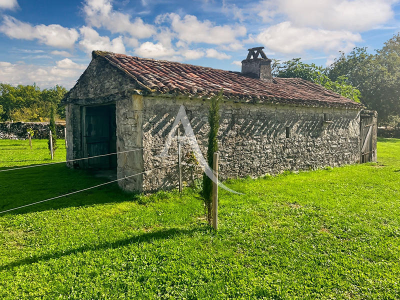 Maison - 250 m² - 8 pièces