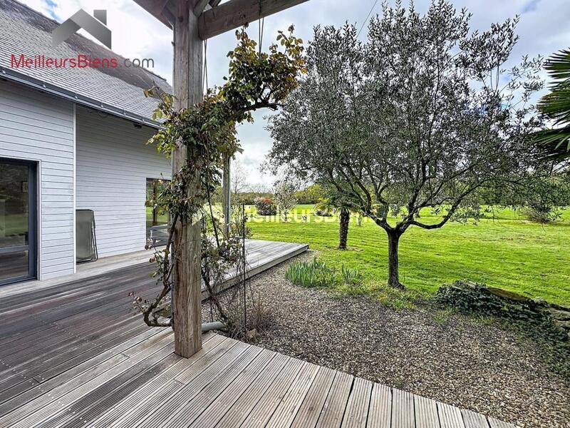 Propriété - 253 m² - 9 pièces