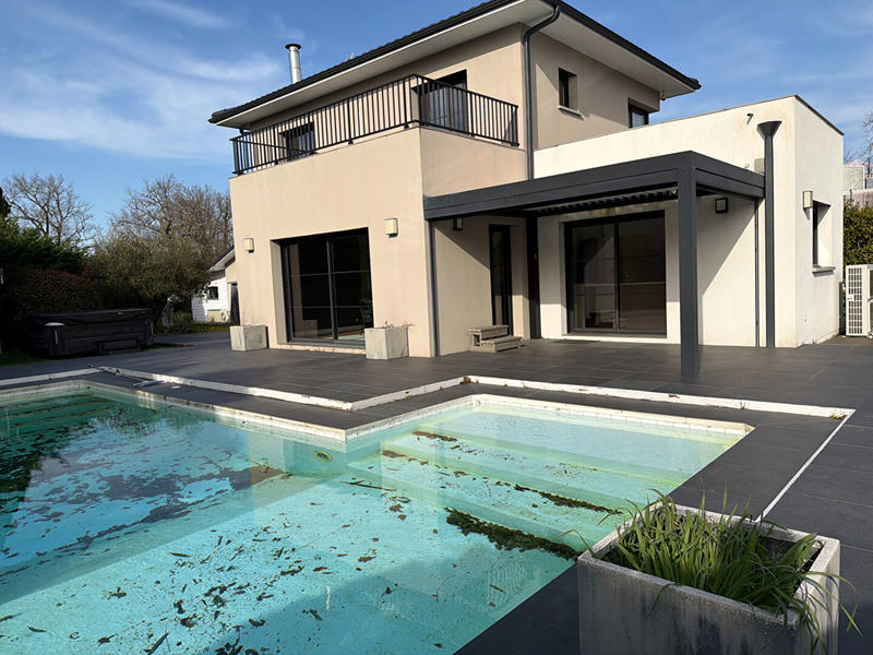 Maison - 180 m² - 6 pièces