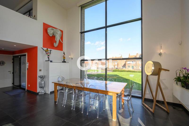 Maison - 232 m² - 6 pièces