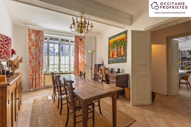 Maison de village - 256 m² - 10 pièces