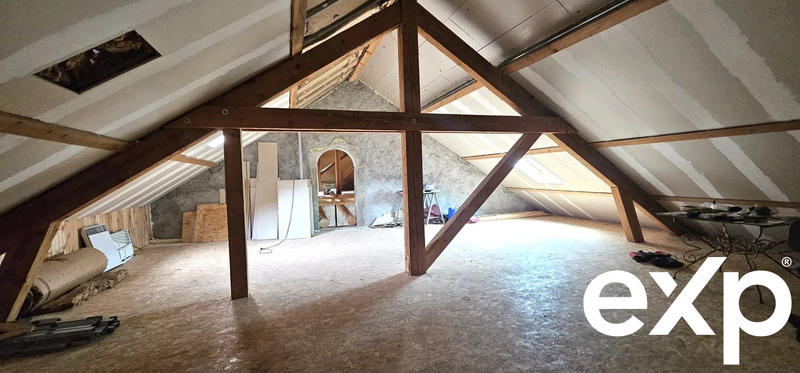 Maison - 240 m² - 6 pièces