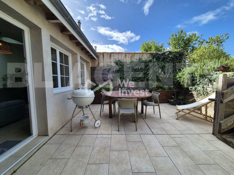 Maison - 234 m² - 8 pièces