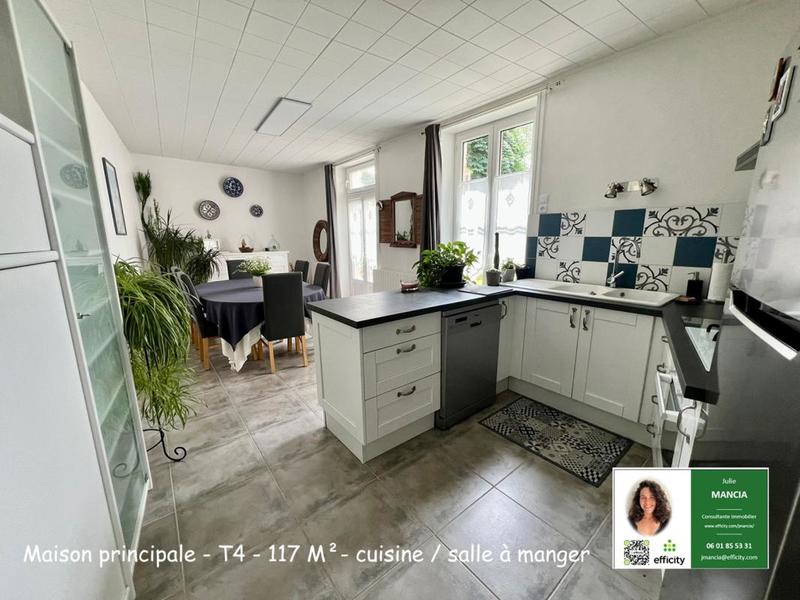 Maison - 295 m² - 10 pièces