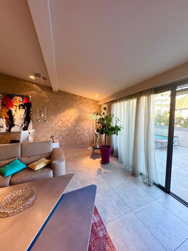 Appartement - 220 m² - 5 pièces