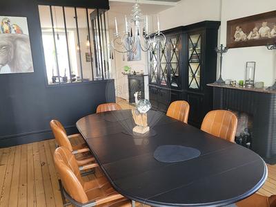 Maison - 310 m² - 12 pièces