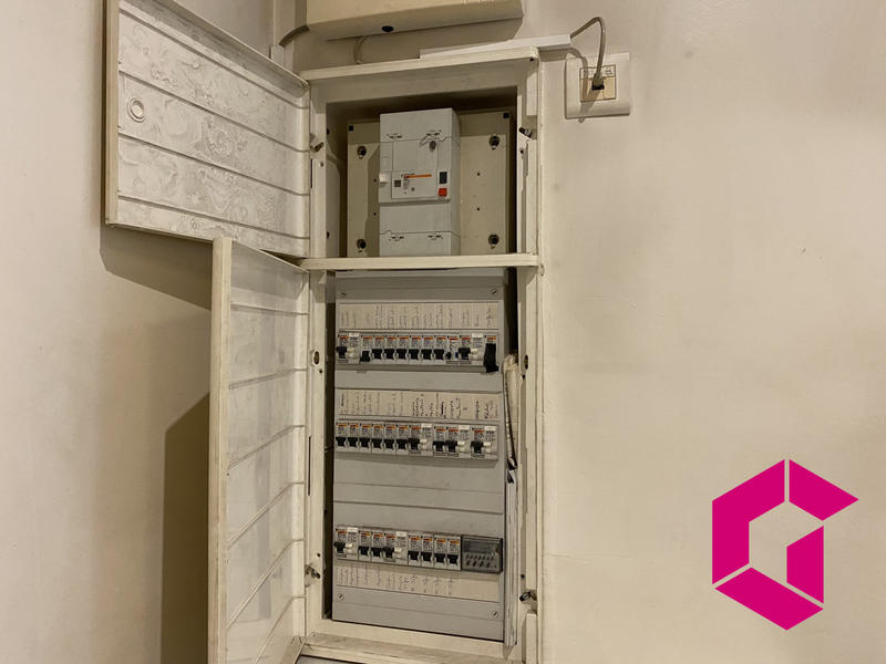 Local commercial - 99 m² - 6 pièces