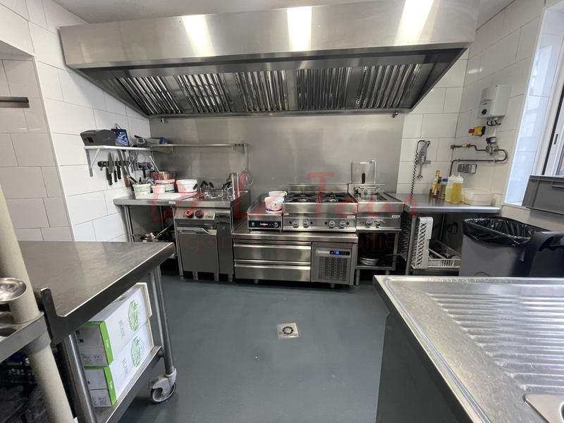 Local commercial - 134 m² - 5 pièces